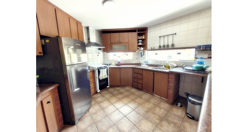 Linda Casa de Condomínio com Conforto e elegância à venda no Bairro da Chácara Jaraguá na Rua Santana do Araguaia