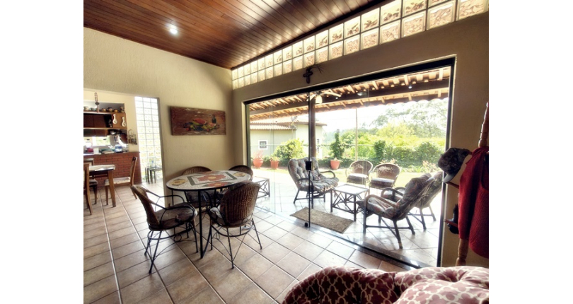 Linda Casa de Condomínio com Conforto e elegância à venda no Bairro da Chácara Jaraguá na Rua Santana do Araguaia