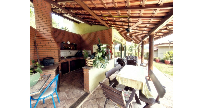 Linda Casa de Condomínio com Conforto e elegância à venda no Bairro da Chácara Jaraguá na Rua Santana do Araguaia
