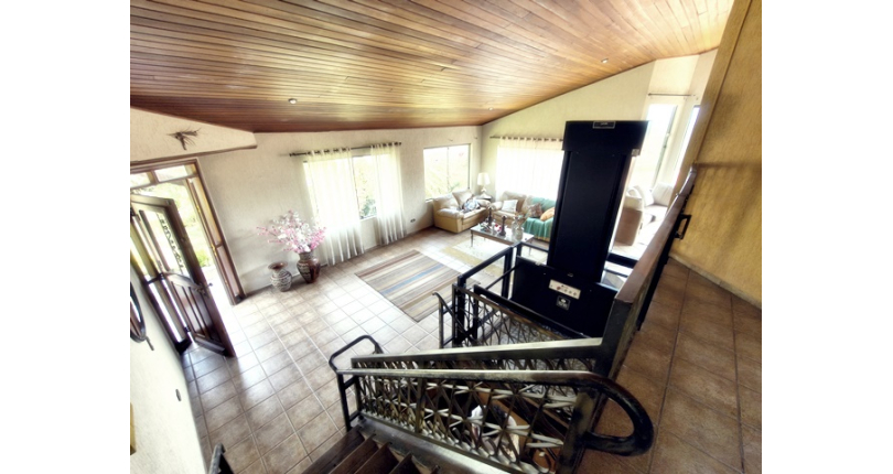 Linda Casa de Condomínio com Conforto e elegância à venda no Bairro da Chácara Jaraguá na Rua Santana do Araguaia