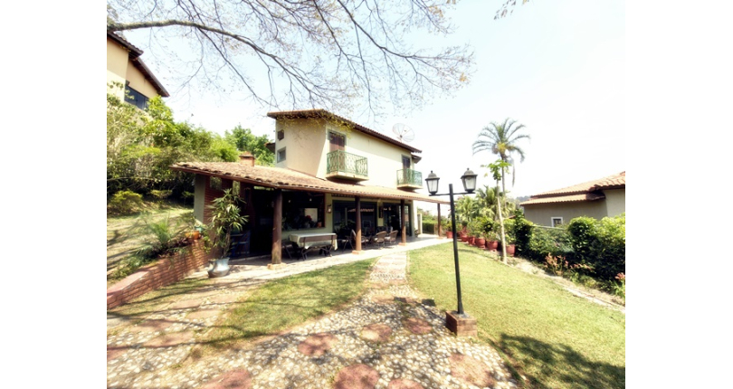 Linda Casa de Condomínio com Conforto e elegância à venda no Bairro da Chácara Jaraguá na Rua Santana do Araguaia
