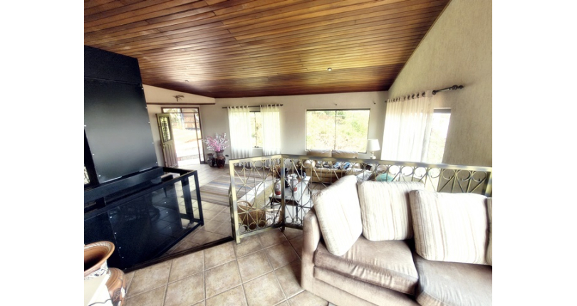 Linda Casa de Condomínio com Conforto e elegância à venda no Bairro da Chácara Jaraguá na Rua Santana do Araguaia