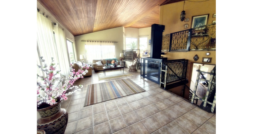 Linda Casa de Condomínio com Conforto e elegância à venda no Bairro da Chácara Jaraguá na Rua Santana do Araguaia