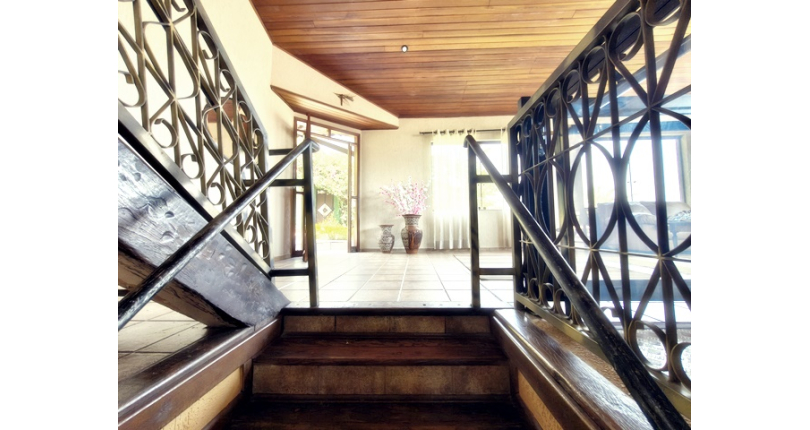 Linda Casa de Condomínio com Conforto e elegância à venda no Bairro da Chácara Jaraguá na Rua Santana do Araguaia