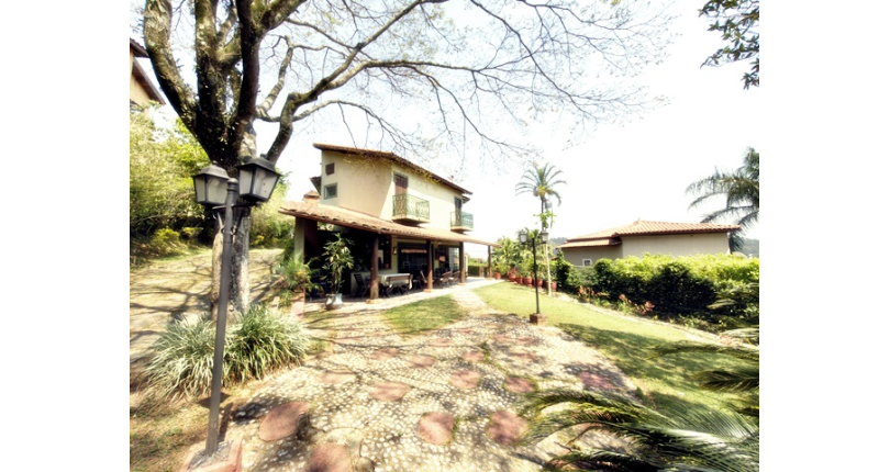 Linda Casa de Condomínio com Conforto e elegância à venda no Bairro da Chácara Jaraguá na Rua Santana do Araguaia