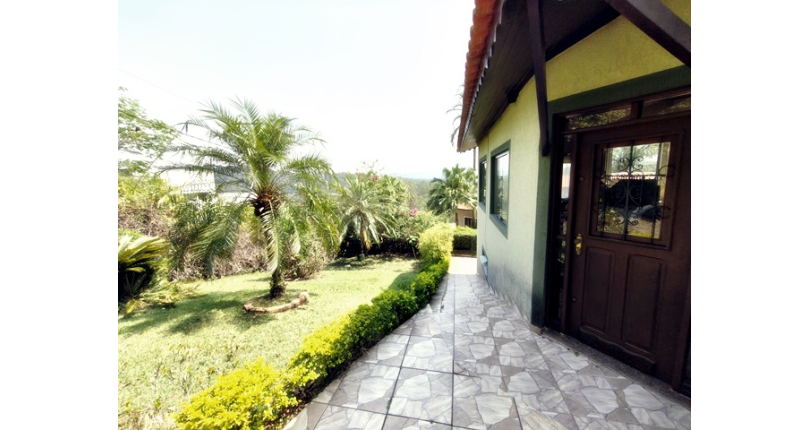 Linda Casa de Condomínio com Conforto e elegância à venda no Bairro da Chácara Jaraguá na Rua Santana do Araguaia