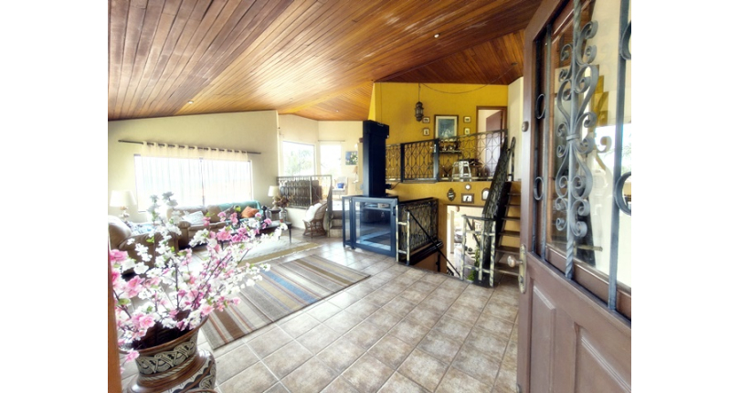 Linda Casa de Condomínio com Conforto e elegância à venda no Bairro da Chácara Jaraguá na Rua Santana do Araguaia