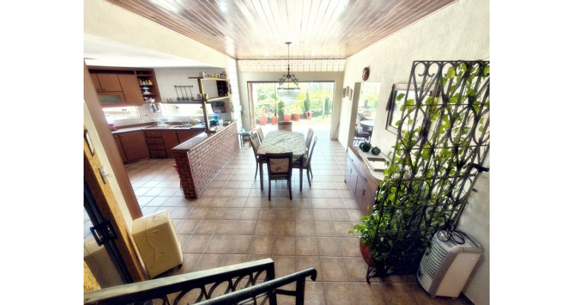 Linda Casa de Condomínio com Conforto e elegância à venda no Bairro da Chácara Jaraguá na Rua Santana do Araguaia