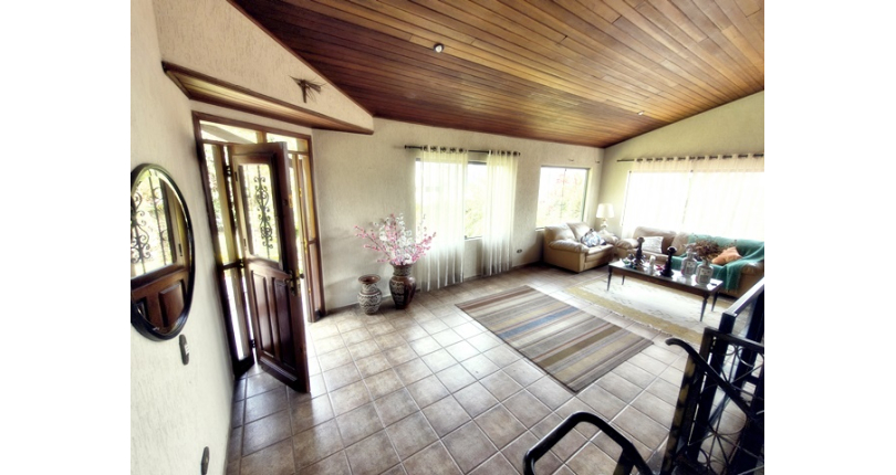 Linda Casa de Condomínio com Conforto e elegância à venda no Bairro da Chácara Jaraguá na Rua Santana do Araguaia