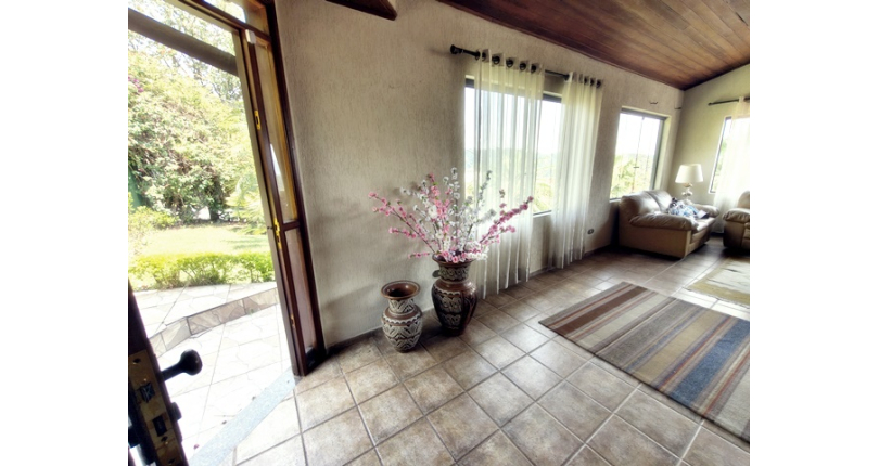 Linda Casa de Condomínio com Conforto e elegância à venda no Bairro da Chácara Jaraguá na Rua Santana do Araguaia