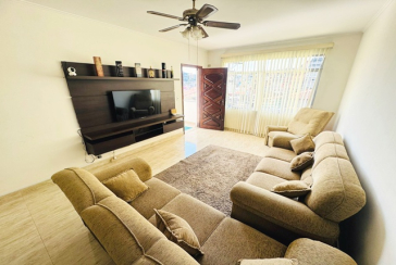 Belo Sobrado à venda no Bairro da Vila Boaçava na Rua Jurubim,