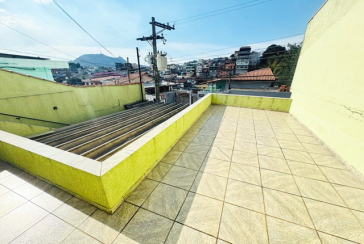 Belo Sobrado à venda no Bairro da Vila Boaçava na Rua Jurubim,