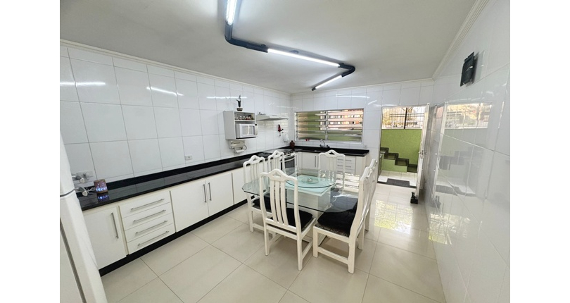 Belo Sobrado à venda no Bairro da Vila Boaçava na Rua Jurubim,