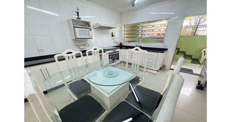 Belo Sobrado à venda no Bairro da Vila Boaçava na Rua Jurubim,