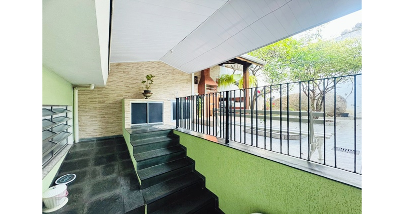 Belo Sobrado à venda no Bairro da Vila Boaçava na Rua Jurubim,