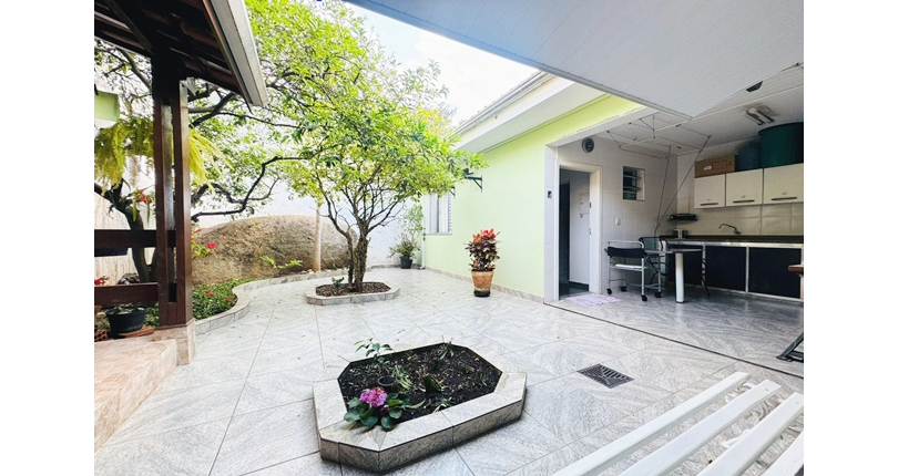 Belo Sobrado à venda no Bairro da Vila Boaçava na Rua Jurubim,