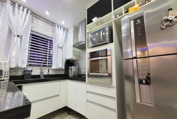 Belo Sobrado à venda no Bairro do Parque São Domingos na Rua Dirceu de Almeida,