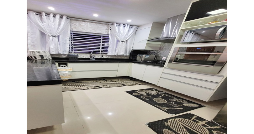 Belo Sobrado à venda no Bairro do Parque São Domingos na Rua Dirceu de Almeida,