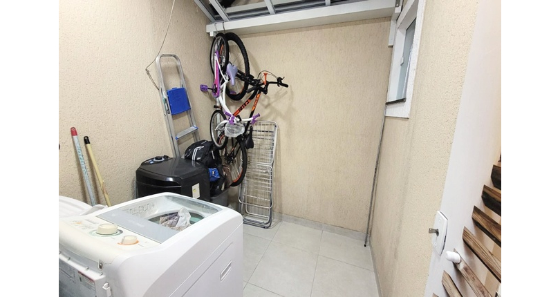 Belo Sobrado à venda no Bairro do Parque São Domingos na Rua Dirceu de Almeida,