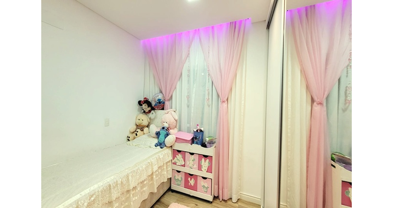 Belo Sobrado à venda no Bairro do Parque São Domingos na Rua Dirceu de Almeida,