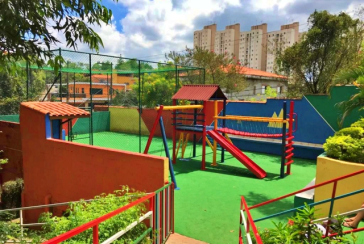 Belo Sobrado à venda no Bairro do Jaraguá na Rua Dona Gertrudes Jordão 257, no Condomínio Village Park