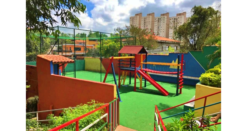 Belo Sobrado à venda no Bairro do Jaraguá na Rua Dona Gertrudes Jordão 257, no Condomínio Village Park