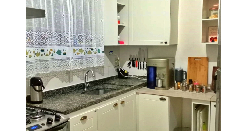 Belo Sobrado à venda no Bairro do Jaraguá na Rua Dona Gertrudes Jordão 257, no Condomínio Village Park