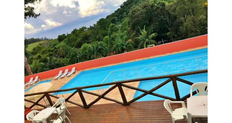 Belo Sobrado à venda no Bairro do Jaraguá na Rua Dona Gertrudes Jordão 257, no Condomínio Village Park