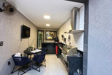 Lindo Sobrado à venda no Bairro do Jardim Mangalot na Rua General Lauro Cavalcanti de Farias, 