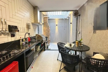 Lindo Sobrado à venda no Bairro do Jardim Mangalot na Rua General Lauro Cavalcanti de Farias, 