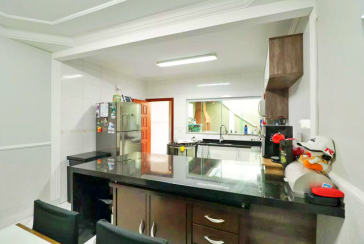  Sobrado à venda no Bairro do Parque Maria Domitila na Rua Mariana Camargo,