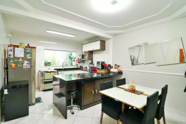  Sobrado à venda no Bairro do Parque Maria Domitila na Rua Mariana Camargo,