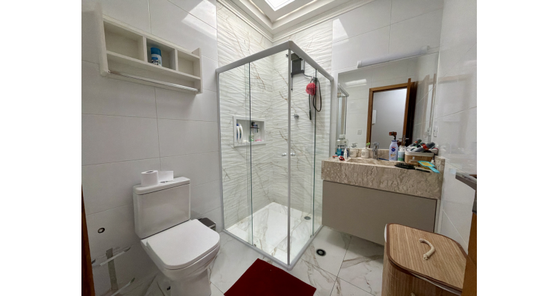 Lindo Sobrado semi novo à venda no Bairro do Parque São Domingos na Rua José Tobias dos Santos, 