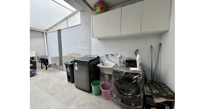 Lindo Sobrado semi novo à venda no Bairro do Parque São Domingos na Rua José Tobias dos Santos, 