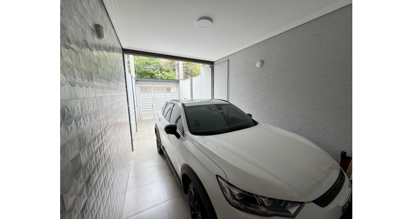 Lindo Sobrado semi novo à venda no Bairro do Parque São Domingos na Rua José Tobias dos Santos, 