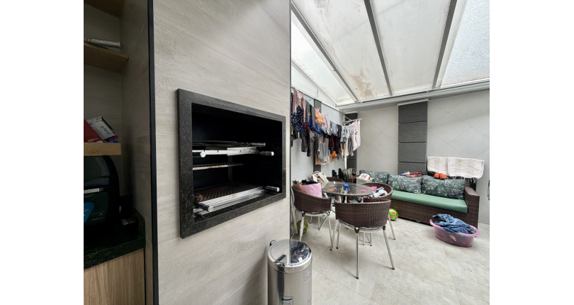 Lindo Sobrado semi novo à venda no Bairro do Parque São Domingos na Rua José Tobias dos Santos, 