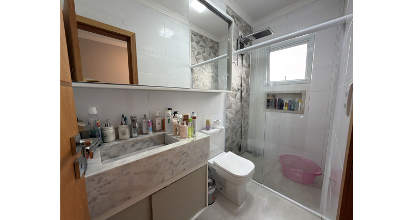 Lindo Sobrado semi novo à venda no Bairro do Parque São Domingos na Rua José Tobias dos Santos, 