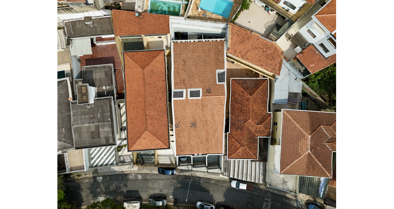 Lindo Sobrado semi novo à venda no Bairro do Parque São Domingos na Rua José Tobias dos Santos, 