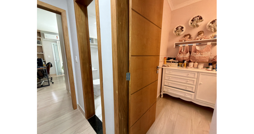 Lindo Sobrado semi novo à venda no Bairro do Parque São Domingos na Rua José Tobias dos Santos, 