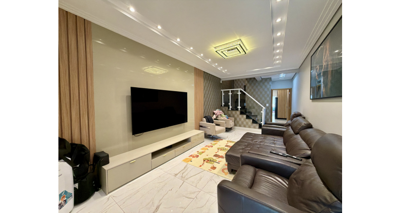 Lindo Sobrado semi novo à venda no Bairro do Parque São Domingos na Rua José Tobias dos Santos, 