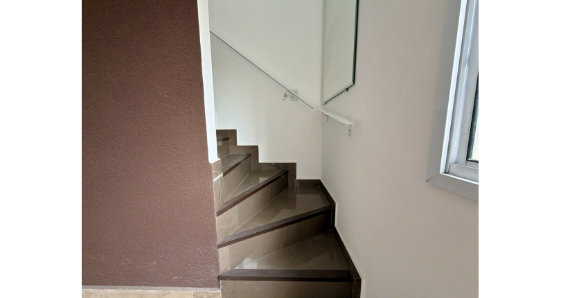 Sobrado novo à venda no Bairro do Jaraguá na Rua Lezira 62, no Condomínio Residencial Vila Real,