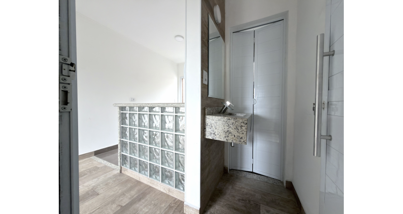 Sobrado novo à venda no Bairro do Jaraguá na Rua Lezira 62, 