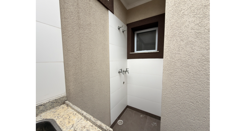 Sobrado novo à venda no Bairro do Jaraguá na Rua Lezira 62, 