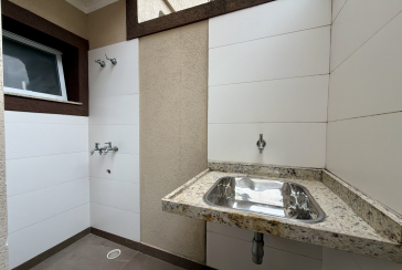 Sobrado novo à venda no Bairro do Jaraguá na Rua Lezira 62,