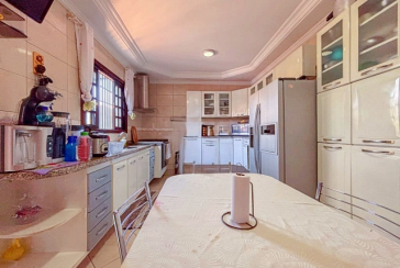 Sobrado à venda no Bairro do Jaraguá na Rua Bela Vista do Ivaí