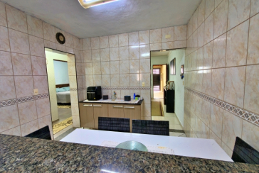 Linda Casa à venda no Bairro do Parque São Domingos na Rua José Albino,