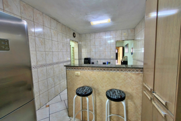 Linda Casa à venda no Bairro do Parque São Domingos na Rua José Albino,