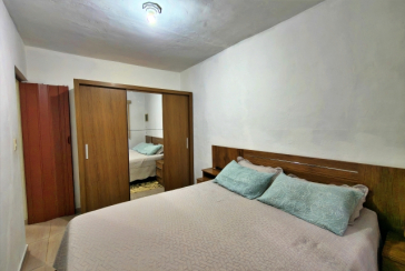 Linda Casa à venda no Bairro do Parque São Domingos na Rua José Albino,