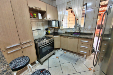 Linda Casa à venda no Bairro do Parque São Domingos na Rua José Albino,