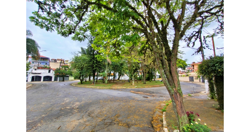 Linda Casa à venda no Bairro do Parque São Domingos na Rua José Albino,